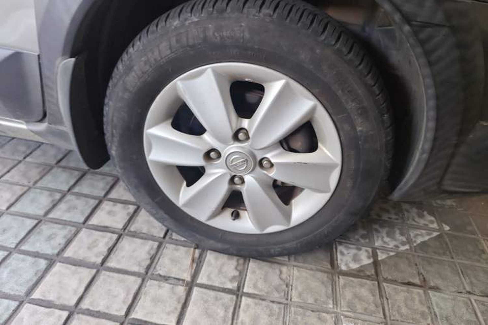 Used Nissan Livina 2008 JINRUI 1.6L Manual Standard Edition Right Front Wheel Hub