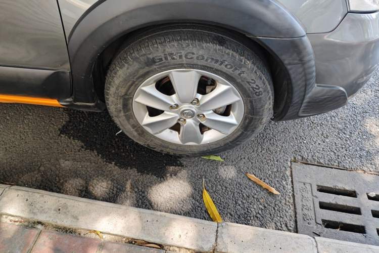 Used Nissan Livina 2008 Jingrui 1.6L Manual Smart Edition Right Front Wheel Hub