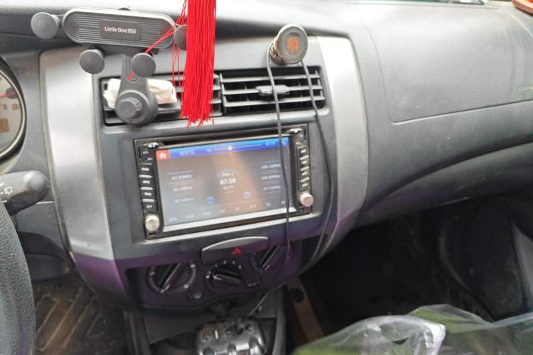 Used Nissan Livina 2008 Jingrui 1.6L Manual Smart Edition Audio And AC Panel