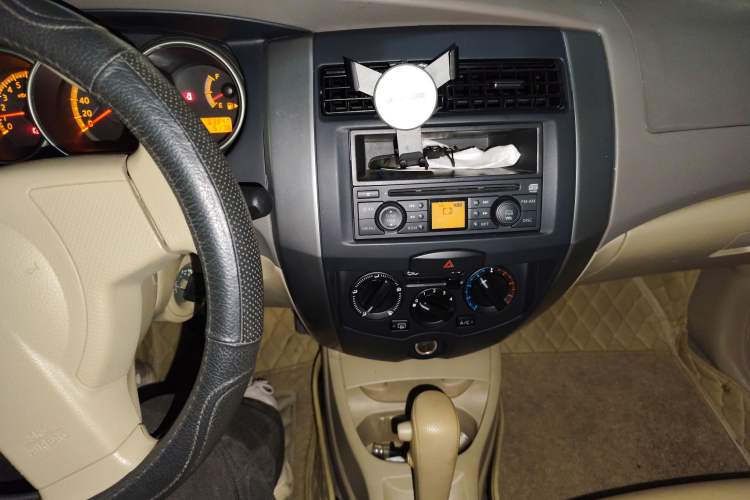 Used Nissan Livina 2008 1.6L Automatic XuanNeng Version Audio And AC Panel