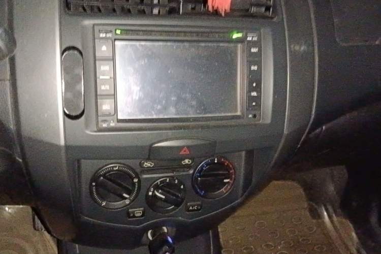 Used Nissan Livina 2008 Jingrui 1.6L Automatic Smart Edition Audio And AC Panel