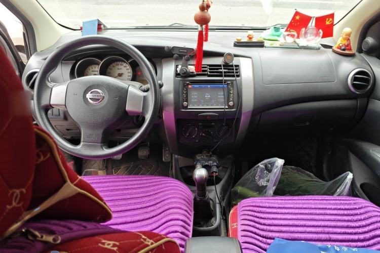 Used Nissan Livina 2008 Jingrui 1.6L Manual Smart Edition Center Console