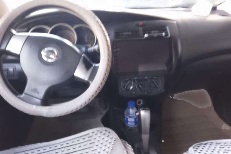 Used Nissan Livina 2008 Jingrui 1.6L Automatic Smart Edition Center Console