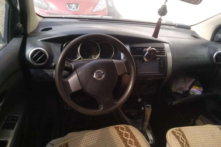 Used Nissan Livina 2008 Jingrui 1.6L Automatic Smart Edition Center Console