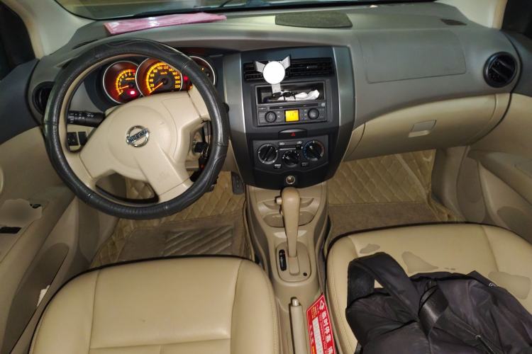 Used Nissan Livina 2008 1.6L Automatic XuanNeng Version Center Console