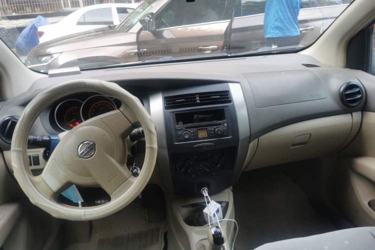 Used Nissan Livina 2008 1.6L Manual XuanNeng Model Center Console
