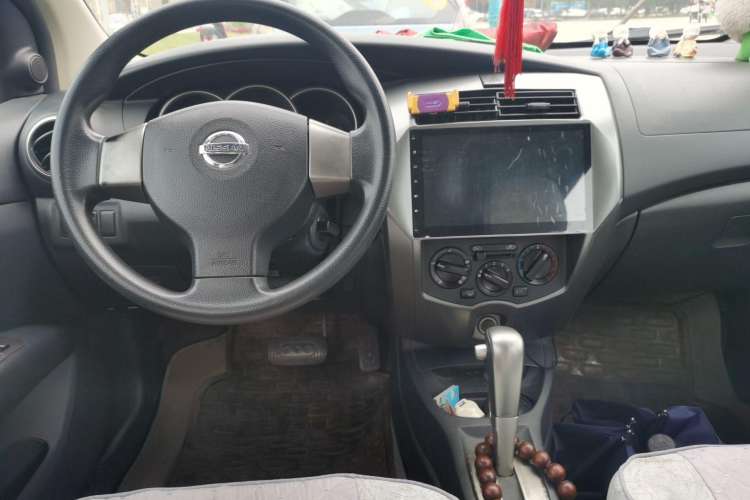 Used Nissan Livina 2008 Jingrui 1.6L Automatic Smart Edition Center Console