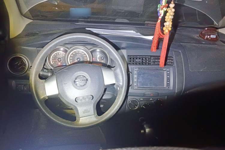 Used Nissan Livina 2008 Jingrui 1.6L Automatic Smart Edition Center Console