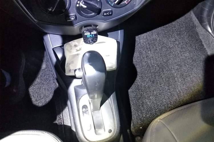 Used Nissan Livina 2008 Jingrui 1.6L Automatic Standard Edition Gear Lever