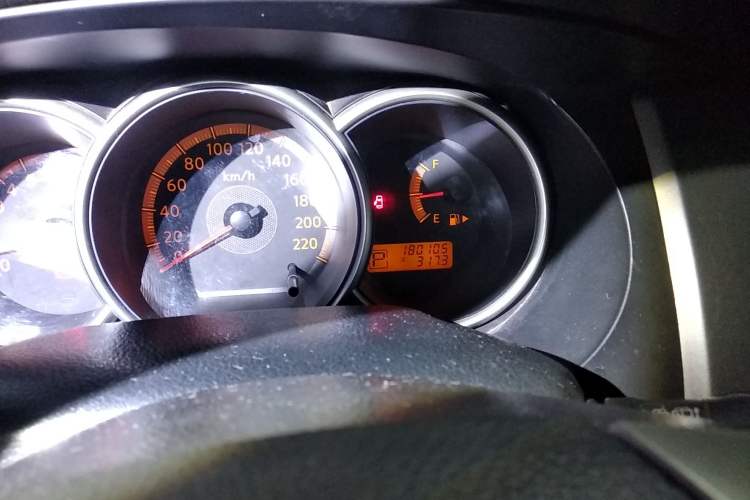 Used Nissan Livina 2008 Jingrui 1.6L Automatic Standard Edition Odometer Close Up