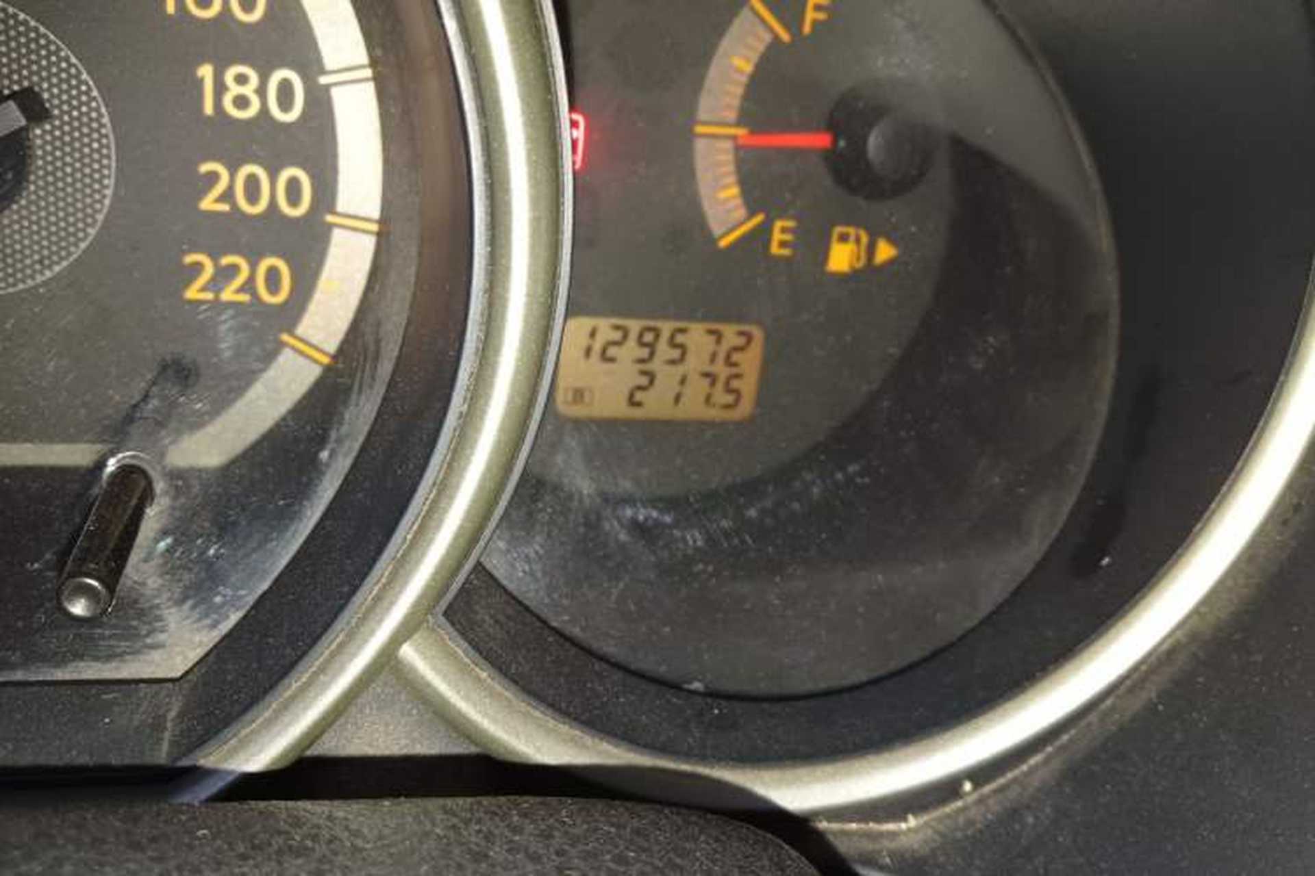 Used Nissan Livina 2008 Jingrui 1.6L Manual Smart Edition Odometer Close Up