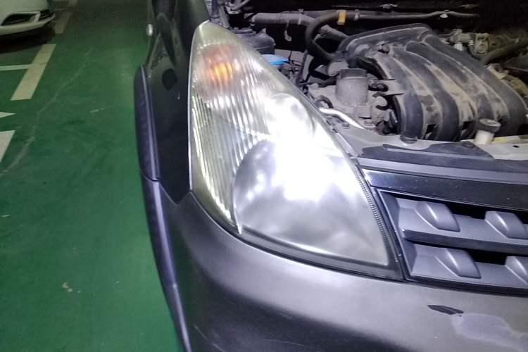 Used Nissan Livina 2008 Jingrui 1.6L Automatic Standard Edition Right Front Headlight