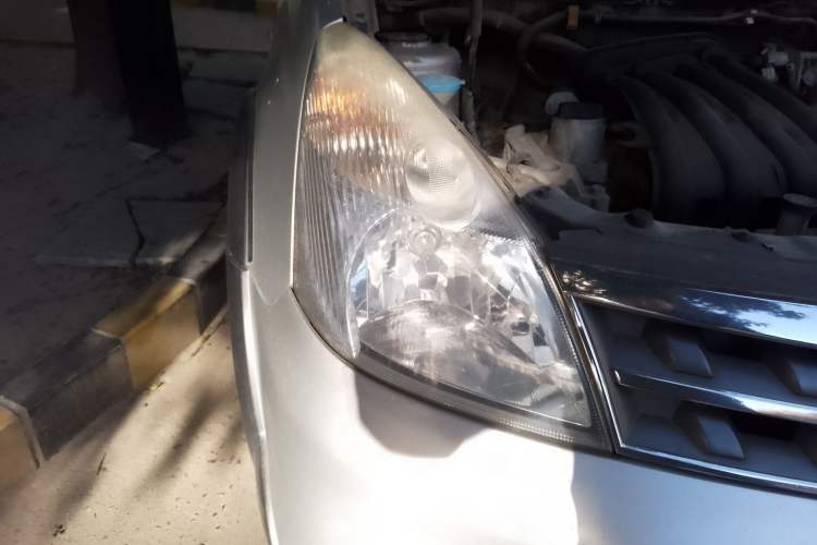 Used Nissan Livina 2008 Jingrui 1.6L Automatic Smart Edition Right Front Headlight