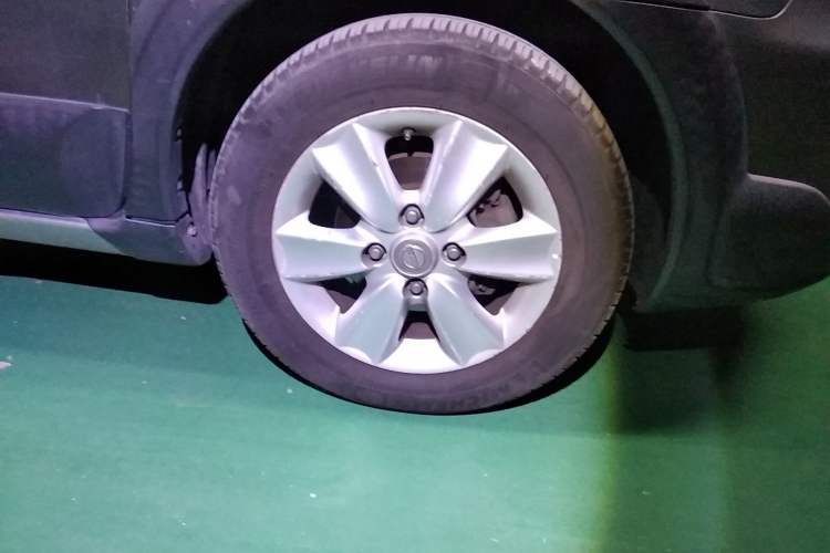 Used Nissan Livina 2008 Jingrui 1.6L Automatic Standard Edition Right Front Wheel Hub