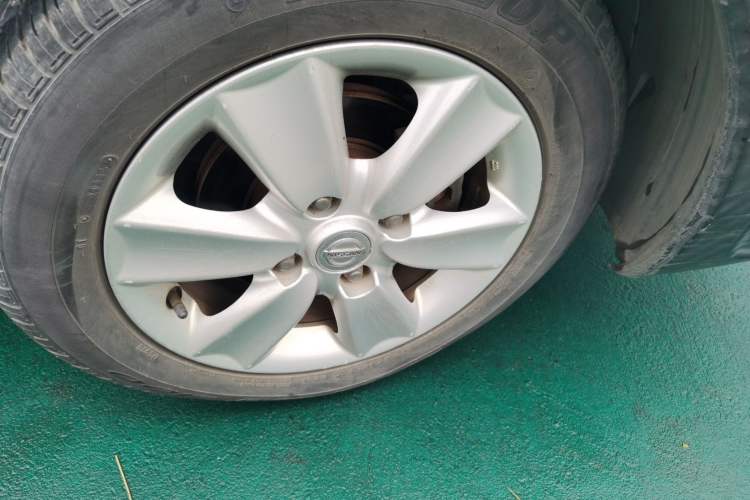 Used Nissan Livina 2008 Jingrui 1.6L Automatic Smart Edition Right Front Wheel Hub