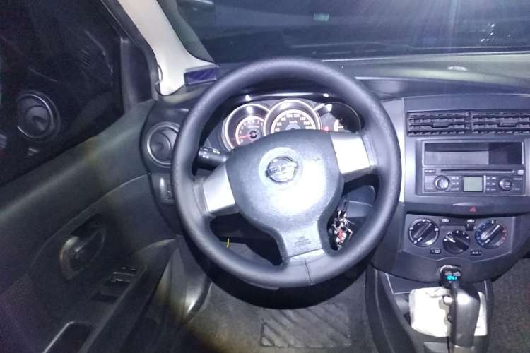 Used Nissan Livina 2008 Jingrui 1.6L Automatic Standard Edition Steering Wheel