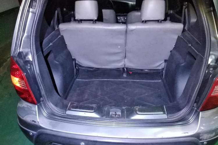 Used Nissan Livina 2008 Jingrui 1.6L Automatic Standard Edition Trunk