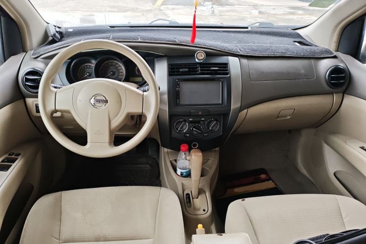 Used Nissan Livina 2009 1.6L Automatic All-in-One Edition Center Console