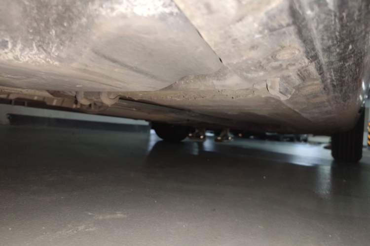 Used Nissan Livina 2009 1.6L Manual All-Around Model Chassis Rear Right
