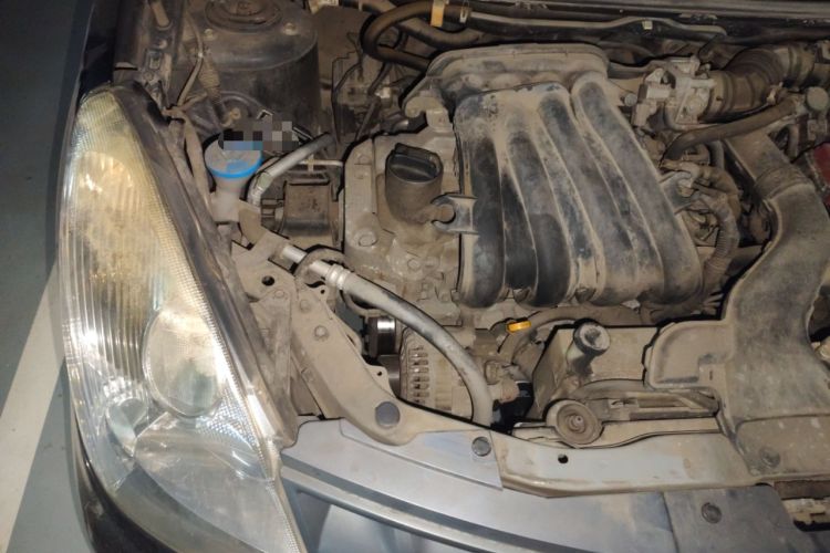 Used Nissan Livina 2009 1.6L Manual All-Around Model Engine Bay Right