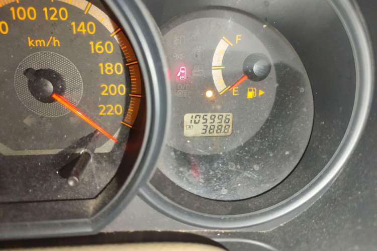 Used Nissan Livina 2009 1.6L Manual All-Around Model Odometer Close Up