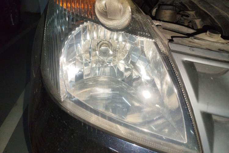 Used Nissan Livina 2009 1.6L Manual All-Around Model Right Front Headlight