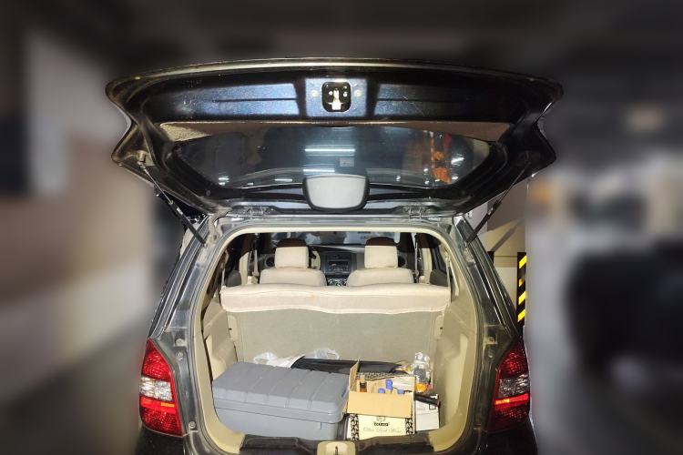 Used Nissan Livina 2009 1.6L Manual All-Around Model Trunk