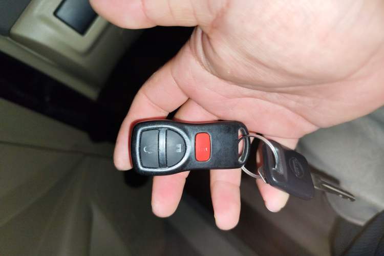 Used Nissan Livina 2009 1.6L Manual All-Around Model Vehicle Key