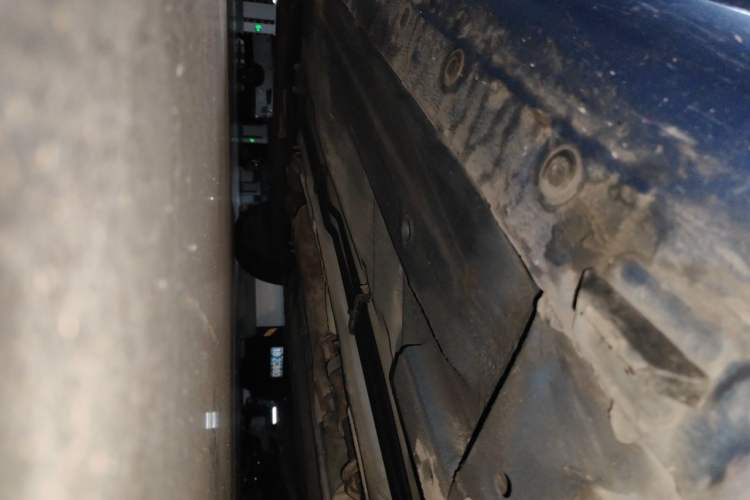 Used Nissan Livina 2009 1.6L Manual All-Around Model Chassis Front Right