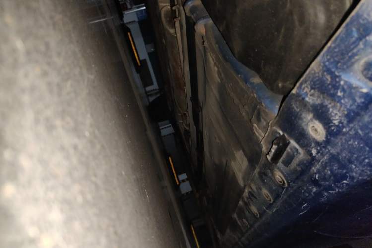 Used Nissan Livina 2009 1.6L Manual All-Around Model Chassis Rear Right