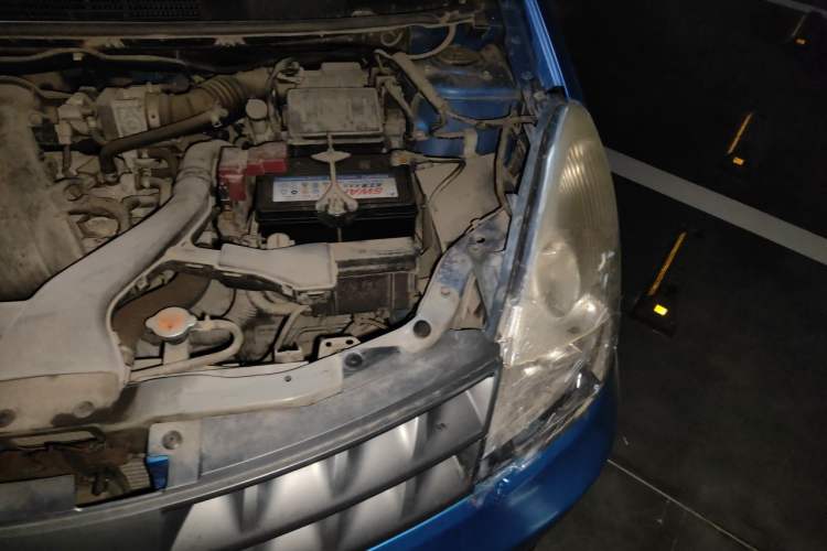 Used Nissan Livina 2009 1.6L Manual All-Around Model Engine Bay Left