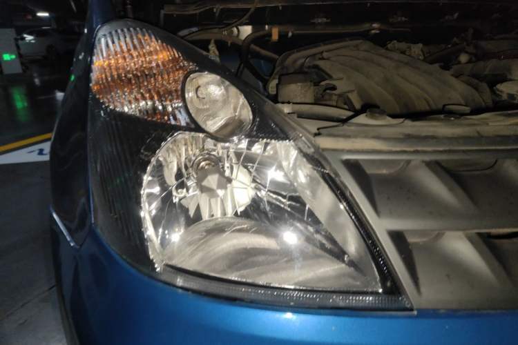 Used Nissan Livina 2009 1.6L Manual All-Around Model Right Front Headlight