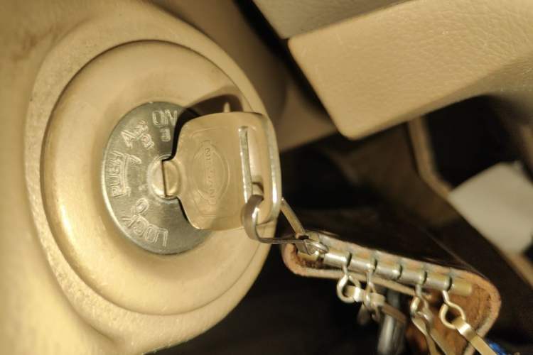 Used Nissan Livina 2009 1.6L Manual All-Around Model Vehicle Key