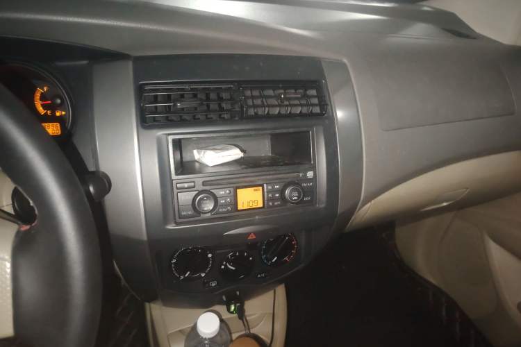 Used Nissan Livina 2009 1.6L Automatic All-in-One Edition Audio And AC Panel