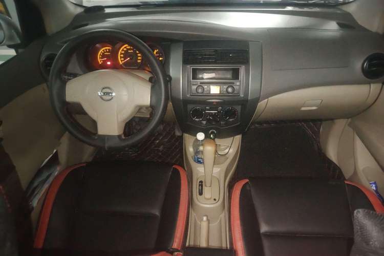 Used Nissan Livina 2009 1.6L Automatic All-in-One Edition Center Console