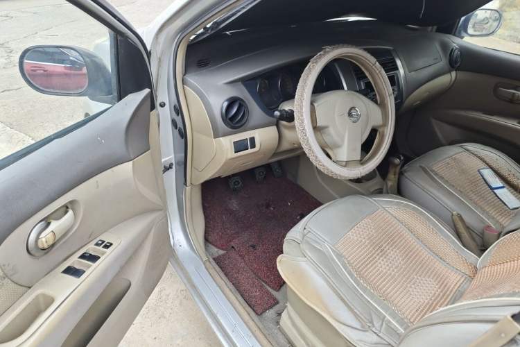 Used Nissan Livina 2009 1.6L Manual All-Around Model Driver Seat