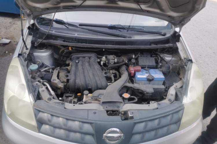 Used Nissan Livina 2009 1.6L Manual All-Around Model Engine Bay
