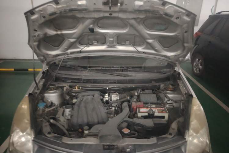Used Nissan Livina 2009 1.6L Automatic All-in-One Edition Engine Bay