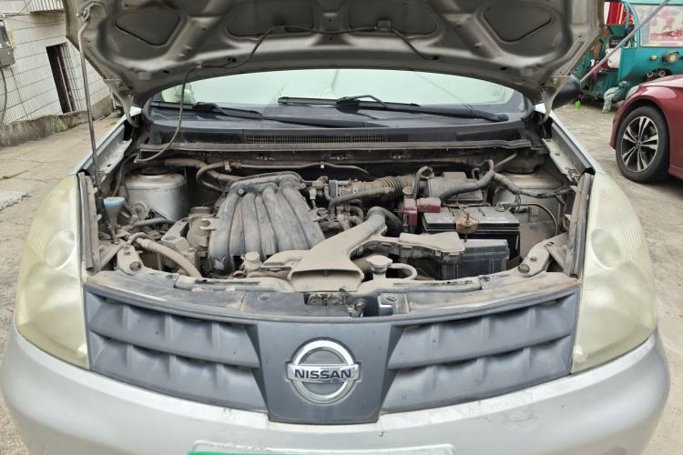 Used Nissan Livina 2009 1.6L Manual All-Around Model Engine Bay