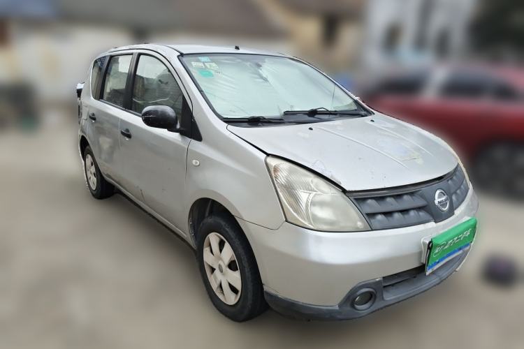 Used Nissan Livina 2009 1.6L Manual All-Around Model Front Right 45 Deg
