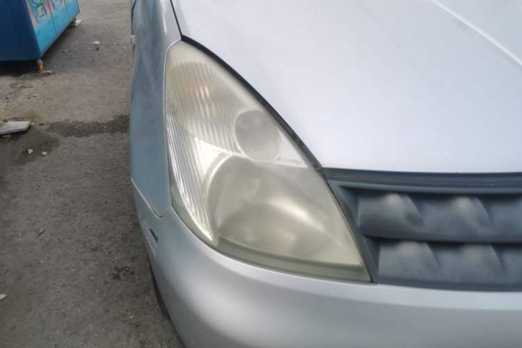 Used Nissan Livina 2009 1.6L Manual All-Around Model Right Front Headlight