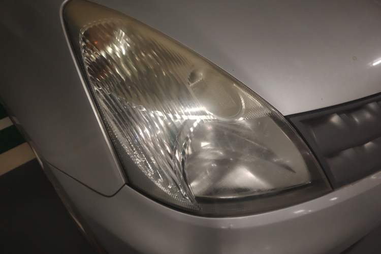 Used Nissan Livina 2009 1.6L Automatic All-in-One Edition Right Front Headlight