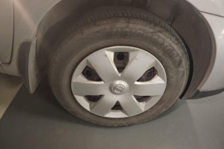 Used Nissan Livina 2009 1.6L Automatic All-in-One Edition Right Front Wheel Hub