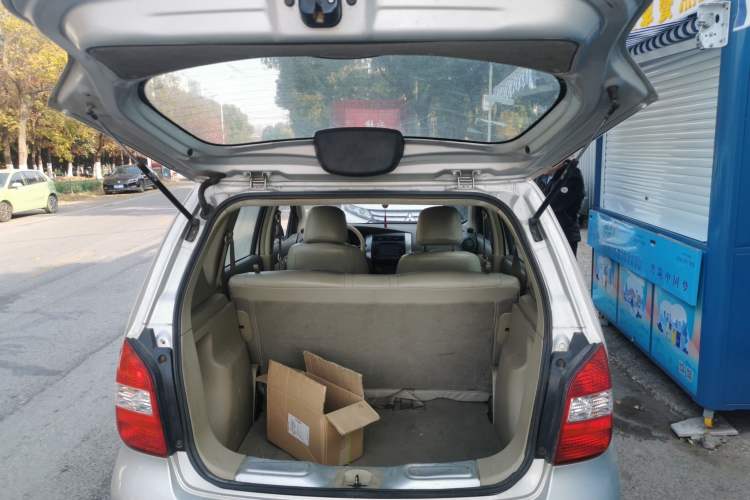 Used Nissan Livina 2009 1.6L Manual All-Around Model Trunk