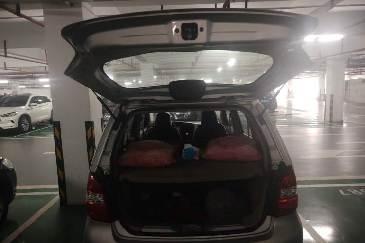 Used Nissan Livina 2009 1.6L Automatic All-in-One Edition Trunk