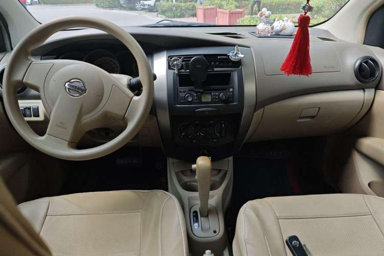 Used Nissan Livina 2009 1.6L Automatic All-in-One Edition Center Console