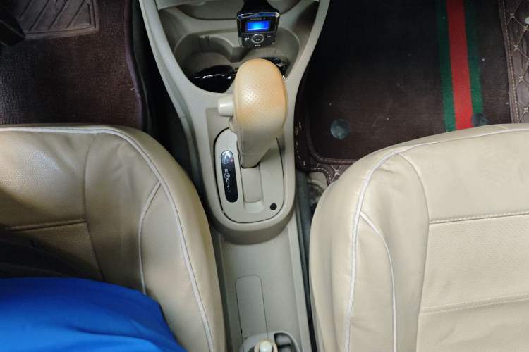 Used Nissan Livina 2009 1.6L Automatic All-in-One Edition Gear Lever