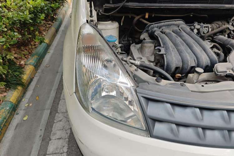 Used Nissan Livina 2009 1.6L Automatic All-in-One Edition Right Front Headlight