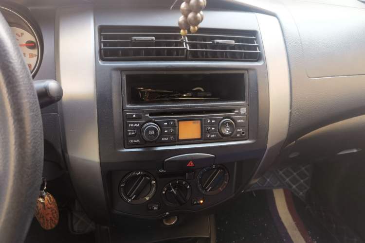Used Nissan Livina 2010 Jingyue Edition 1.6L Automatic All-in-One Model Audio And AC Panel