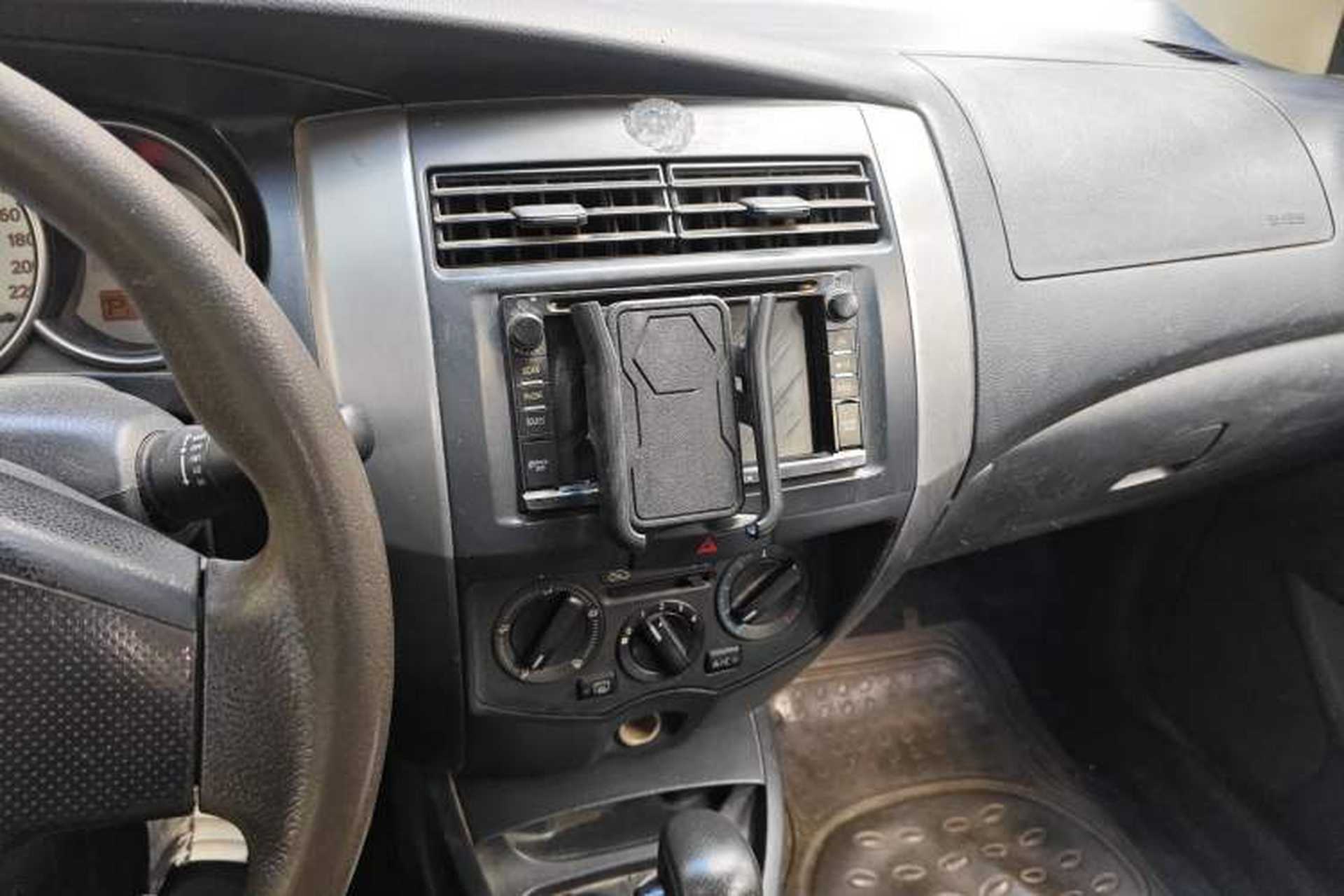 Used Nissan Livina 2010 Jingyue Edition 1.6L Automatic All-in-One Model Audio And AC Panel